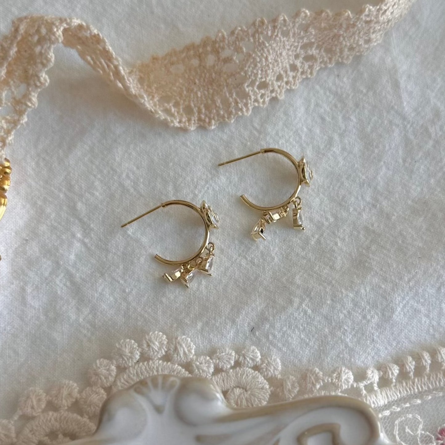 White Rose Earrings - Emilia