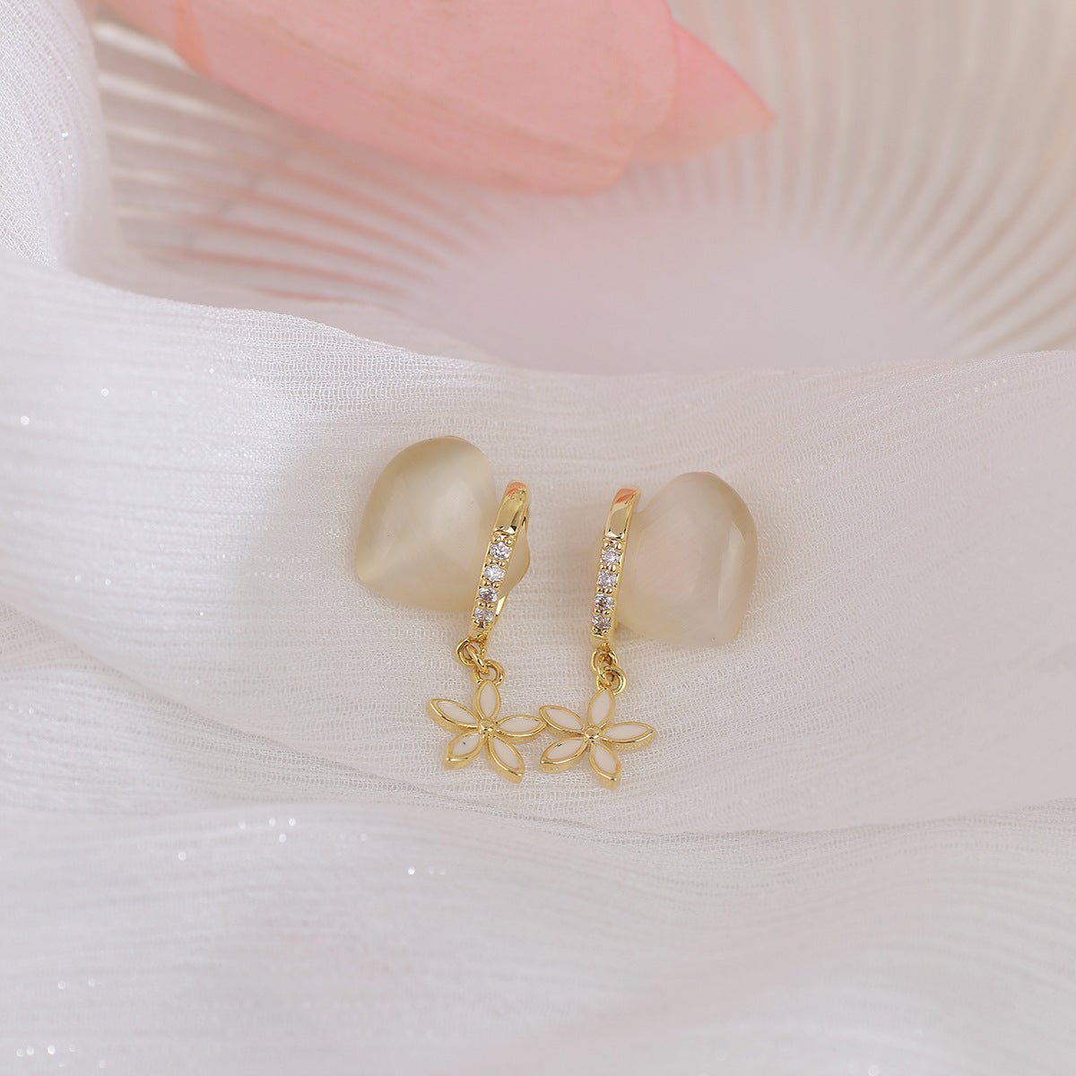 [Clearance] Heart and Dangly Flower Earrings - Hypoallergenic - Abbott Atelier