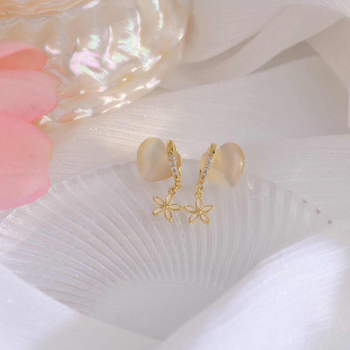 [Clearance] Heart and Dangly Flower Earrings - Hypoallergenic - Abbott Atelier