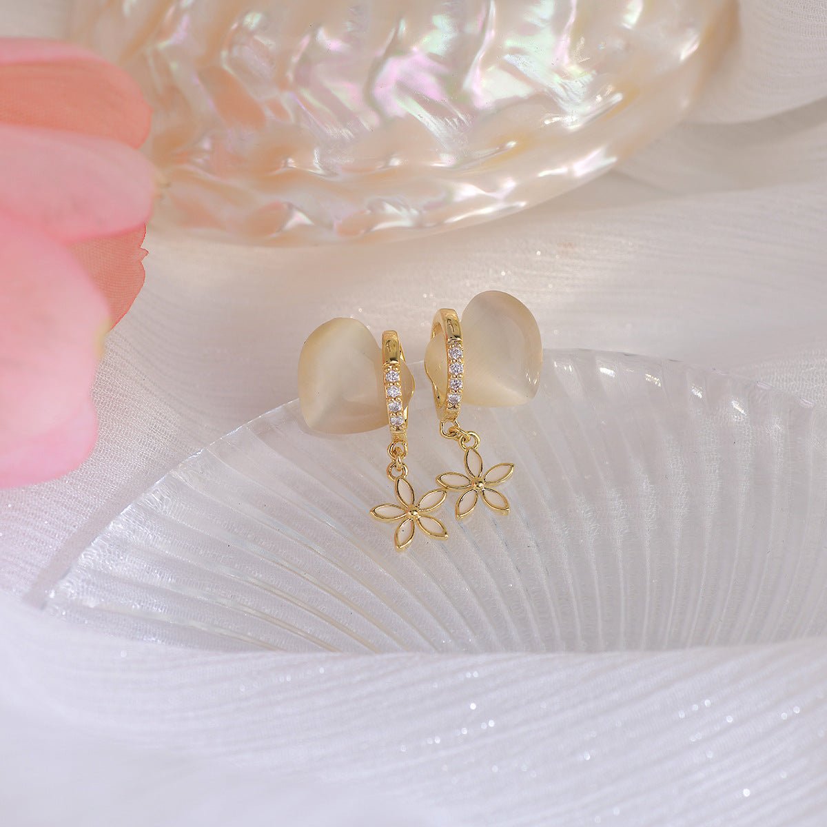 [Clearance] Heart and Dangly Flower Earrings - Hypoallergenic - Abbott Atelier