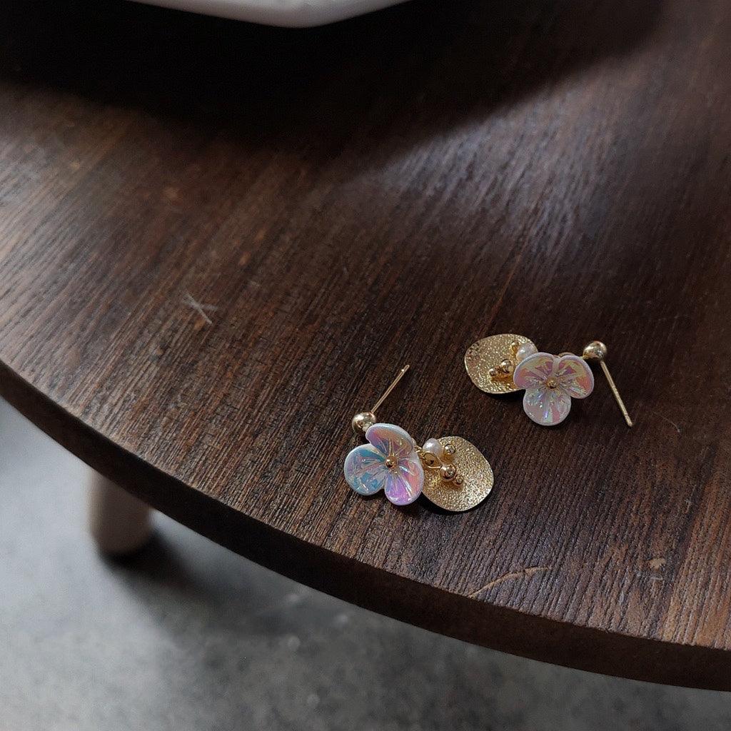 Flower & Pearl Stud Earrings - Leah - Hypoallergenic - Abbott Atelier