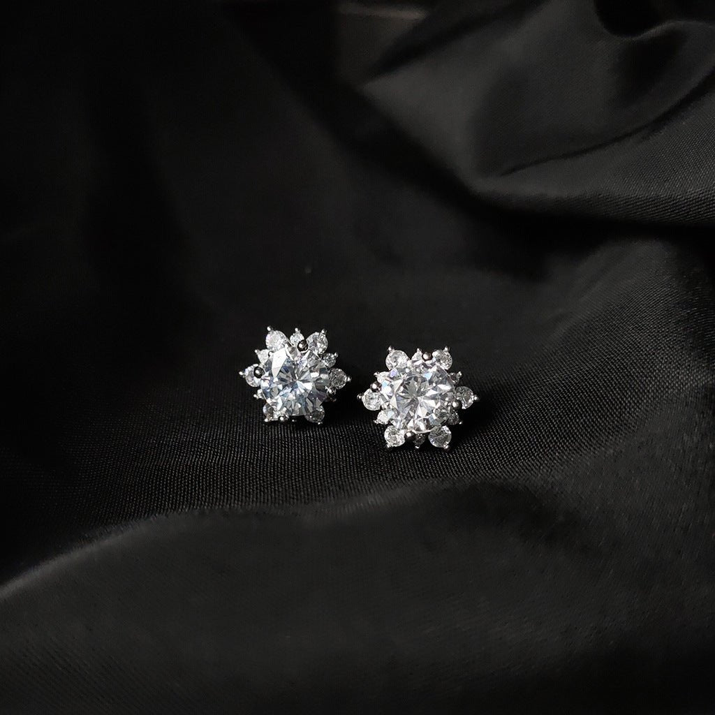 Snowflake Stud Earrings - Hypoallergenic - Abbott Atelier
